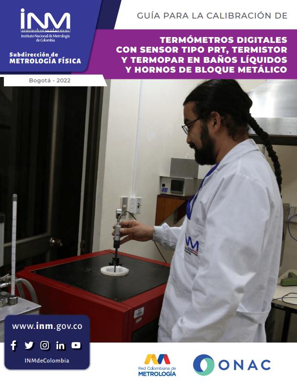 esta guía tiene como propósito mejorar la compatibilidad de los resultados de calibración obtenidos por los laboratorios que calibran termómetros digitales con PRT, termistor y termopar con indicación en unidades de temperatura (°C, °F, K) proporcionando los lineamientos de calibración que sugiere los métodos de comparación en baños líquidos y hornos de bloque metálico, el intervalo de medición de temperatura varía de acuerdo con los dos métodos mencionados previamente y este es realizado con termómetros patrones calibrados, con referencia a la Escala Internacional de Temperatura de 1990, ITS-90 considerando las siguientes fuentes de incertidumbre: calibración del termómetro patrón, resolución del termómetro patrón, repetibilidad del termómetro patrón, deriva del termómetro patrón, interpolación corrección patrón, estabilidad del medio de comparación, uniformidad del medio de comparación, resolución del termómetro bajo calibración, repetibilidad del termómetro bajo calibración y variación en cero / Histéresis del termómetro bajo calibración para ambos métodos. La calibración con medio de comparación horno de bloque metálico incluye adicionalmente incertidumbre por estabilidad del medio de comparación, uniformidad radial del medio de comparación, uniformidad axial del medio de comparación, efecto de carga del medio de comparación